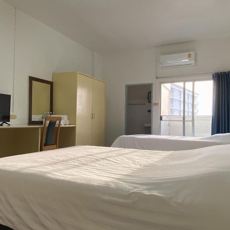 Monta Apartment Bangsaen Buitenkant foto